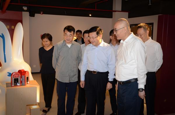 調(diào)整大小 上海市委常委、常務(wù)副市長陳寅調(diào)研上海梅林--.jpg